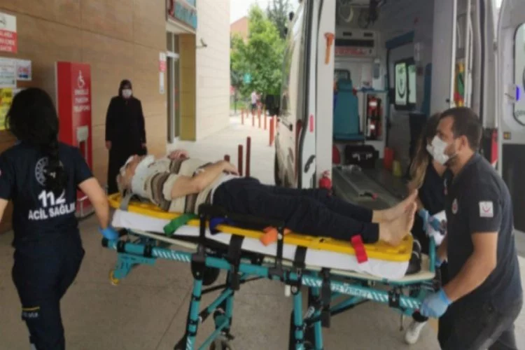 Bursa'da üçüncü kattaki evinin balkonundan düşen kişi yaralandı