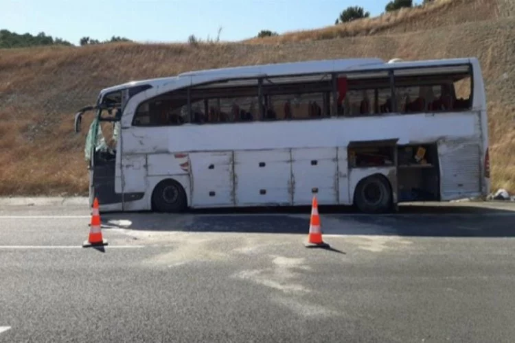 Yolcu otobüsü devrildi: 32 yaralı