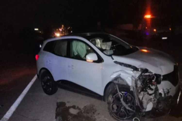 Bursa'da iki otomobil çarpıştı! Yaralılar var