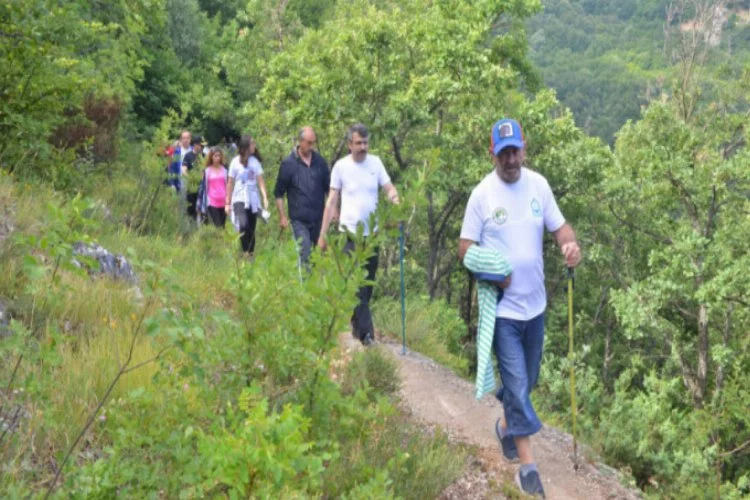 Bursa Yıldırım Belediye Başkanı Yılmaz, doğa yürüyüşü gerçekleştirdi