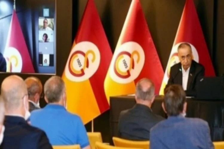 Galatasaray'da kurullar, başkan Mustafa Cengiz başkanlığında toplandı