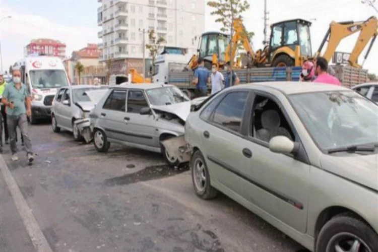 Zincirleme trafik kazası! 9 kişi yaralandı