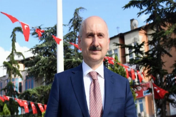 Bakan Karaismailoğlu, Ankara Garı'nda gençlerle buluştu