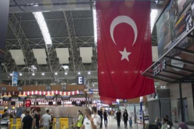 Sabiha Gökçen Türk bayrakları ile donatıldı