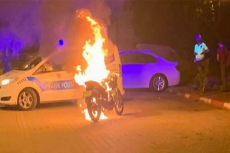 Polis ceza yazınca motosikletini ateşe verdi