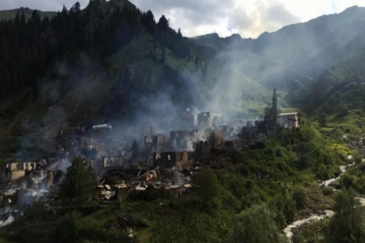 Artvin'de yanan 35 evin sahiplerine yardım eli
