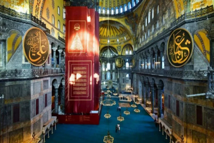 Vali Yerlikaya paylaştı! Ayasofya Camii içinden kare
