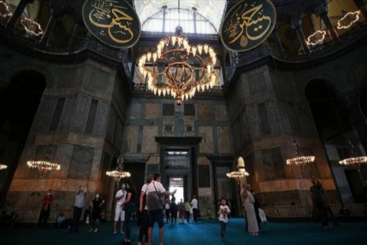 Ayasofya Camii'ne büyük ilgi bugün de devam ediyor