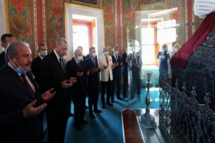 Fatih Sultan Mehmet Türbesi'nde duayı Meclis Başkanı Şentop okudu