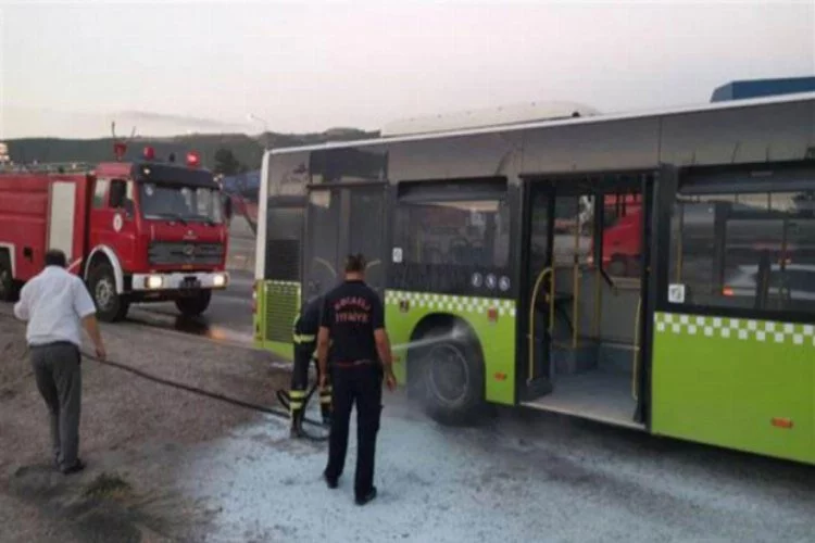 Otobüste çıkan yangın paniğe neden oldu!