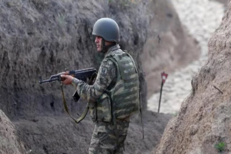 Azerbaycan Ordusu'nun sınır hattındaki mevzileri görüntülendi