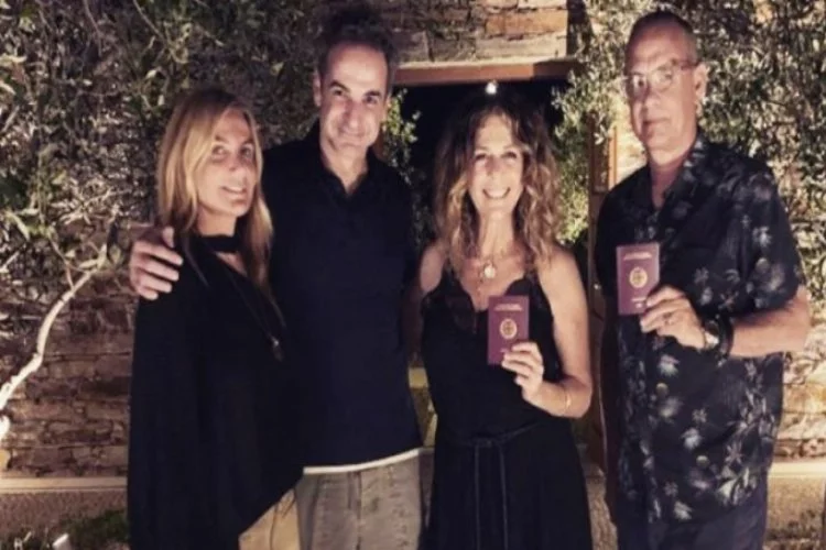 Tom Hanks eşi ile birlikte Yunan vatandaşı oldu