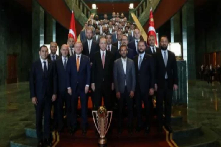 Erdoğan, şampiyon Başakşehir'i kabul etti