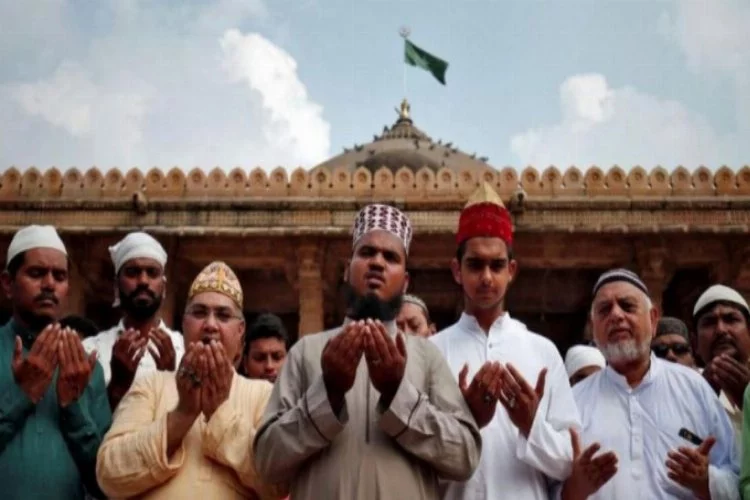 Hindistan'da tartışma yaratan karar: Babür Camii, Hint tapınağına çevrilecek