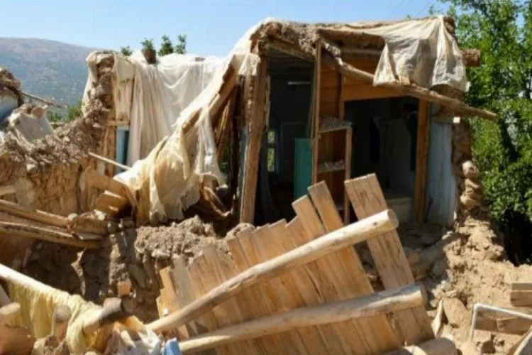 Depremin yıktığı köyde hayat normale dönüyor