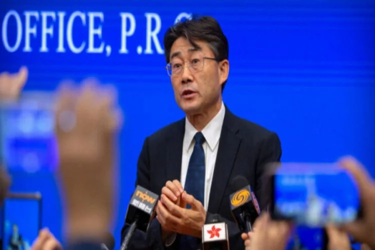 Çin'de sağlık yetkilisi koronavirüs aşısı yaptırdı