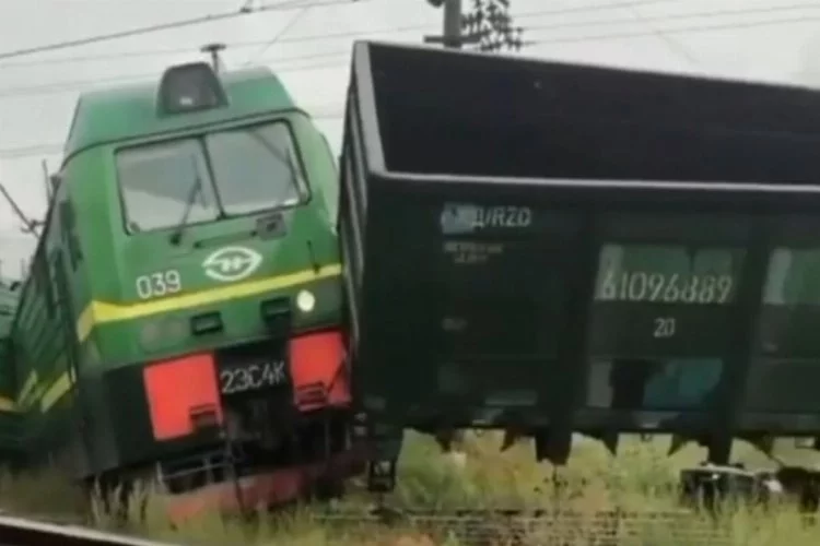 Rusya'da iki tren çarpıştı