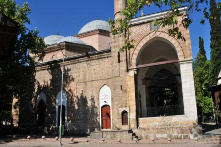 Bursa'da sakızlı telle camiden paraları çaldı
