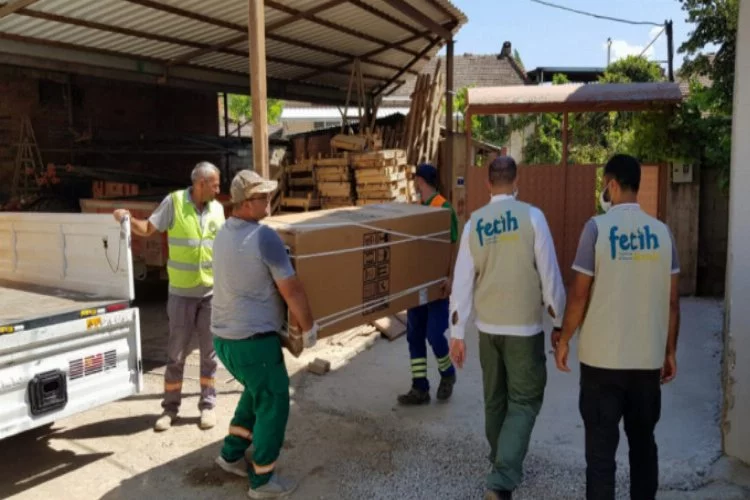 Bursa'da sel felaketine uğrayan ailelere beyaz eşya desteği