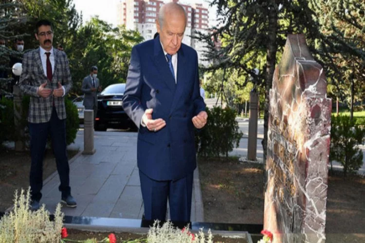 Bahçeli, Türkeş'in mezarını ziyaret etti