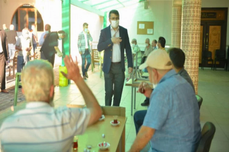Bursa Yıldırım Belediye Başkanı Yılmaz, vatandaşlarla bayramlaştı