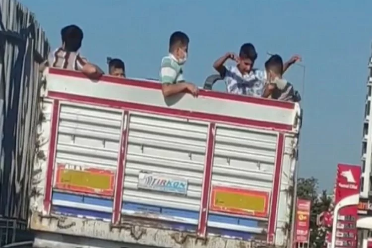 Bursa'da kamyon kasasında çocukların tehlikeli yolculuğu!