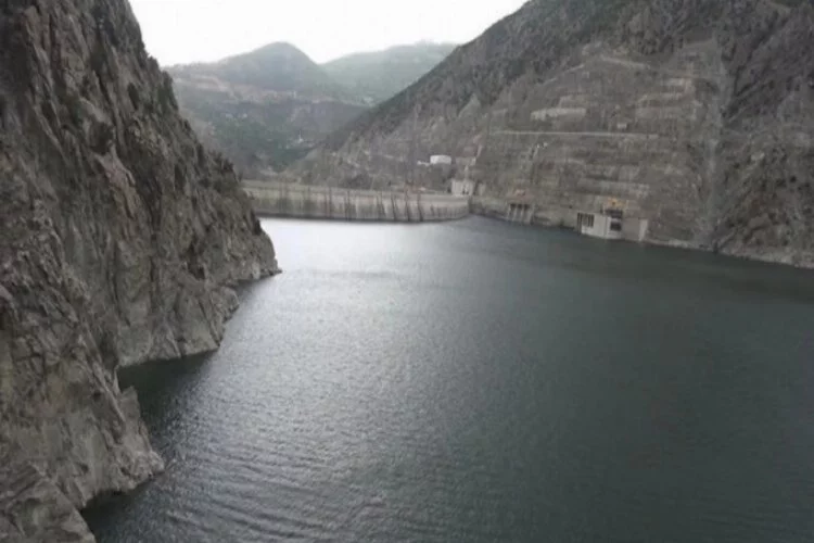 Çoruh Nehri'ndeki 3 barajda, su seviyesi azaldı