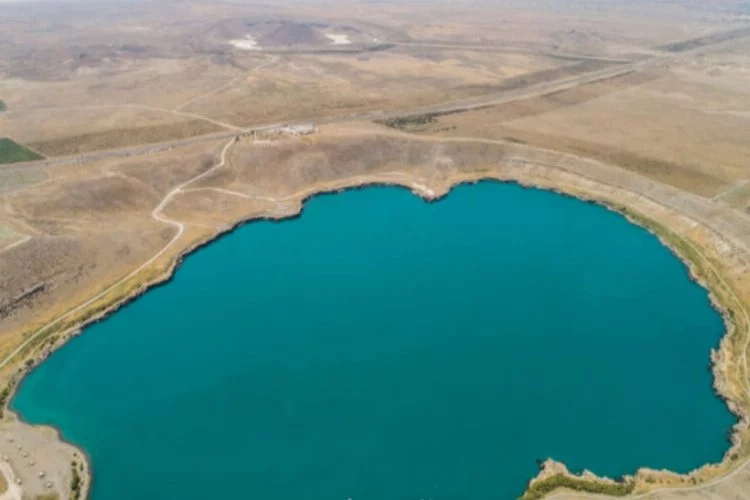 Türkiye'nin en derin gölü alarm veriyor
