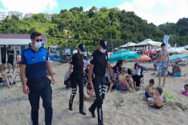 Plajda bayram yoğunluğu polisleri harekete geçirdi