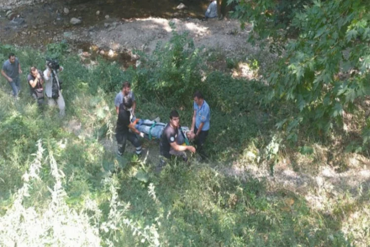 Bursa'da 30 metrelik kayalıktan düşen genci itfaiye ekipleri kurtardı