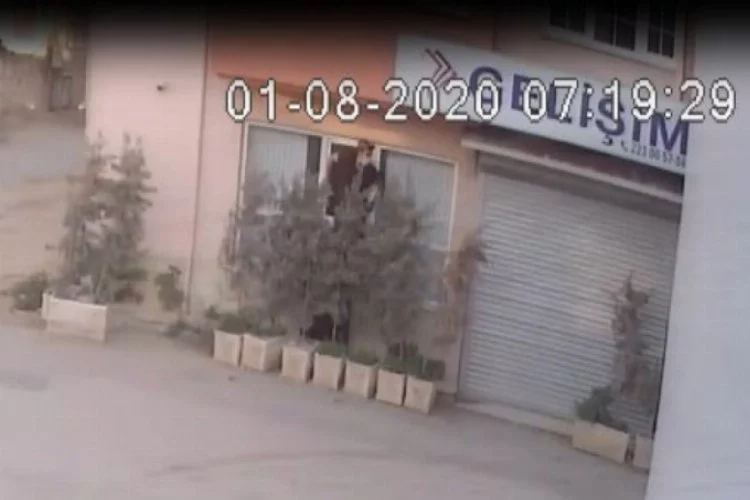 Bursa'da teknoloji faresi önce kameraya sonra polise yakalandı...