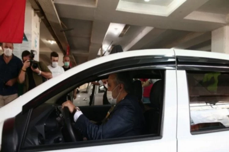 Bursa'da mesafe kuralına uymayan yolcuya başkan şoku