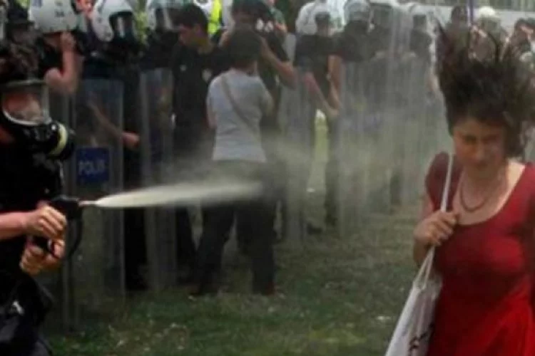 Gezi Parkı'nın kırmızı elbiseli eylemcisi konuştu