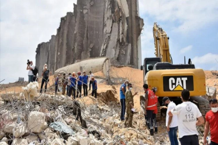 Türk ekipleri Beyrut Limanı'nda faaliyet yürütüyor