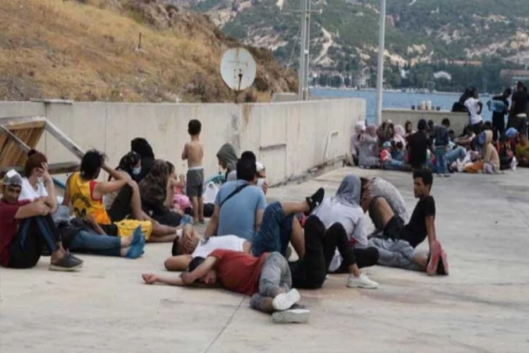 Denize bırakılan 90 kaçak göçmen kurtarıldı