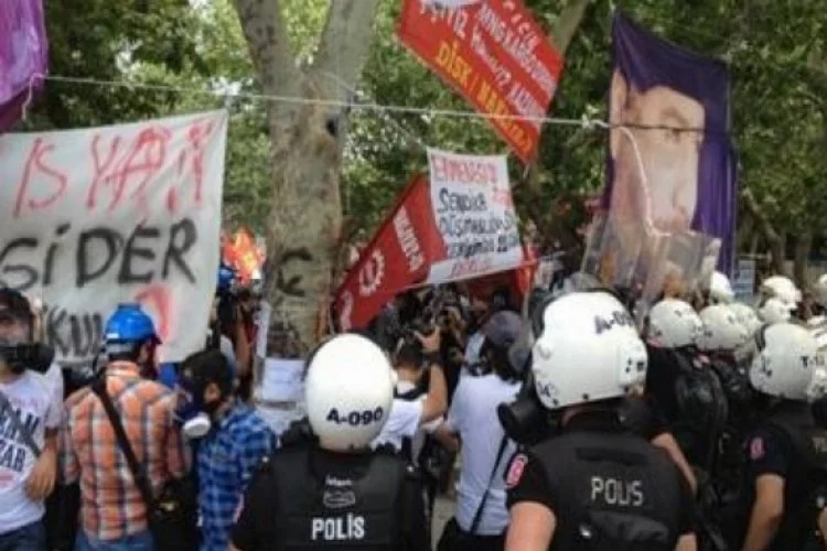 Eylemciler Gezi Parkı'na kaçtı,polis parka girdi