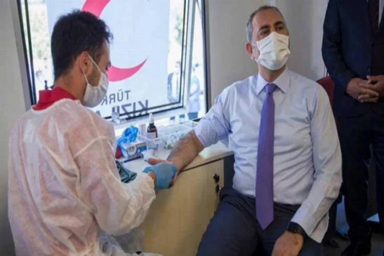 Bakan Gül'den kan bağış kampanyasına destek