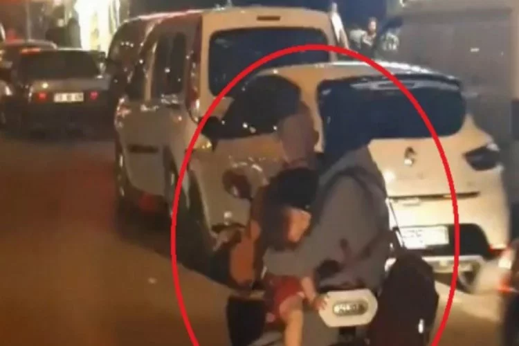 Bursa'da kucaktaki bebek ile tehlikeli yolculuk kamerada