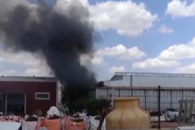 Fabrika yangınında 2 işçi dumandan etkinlendi