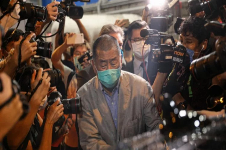 Hong Kong'da gözaltına alınan medya patronu bırakıldı