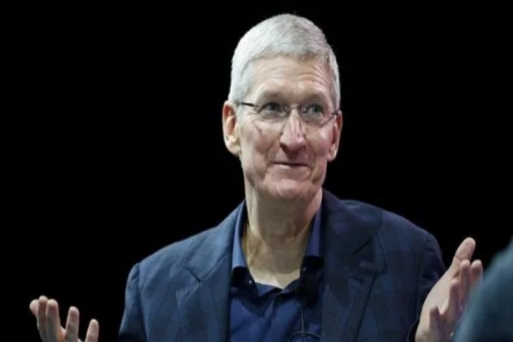 Apple'ın CEO'su Tim Cook, dolar milyarderleri kulübünün yeni üyesi