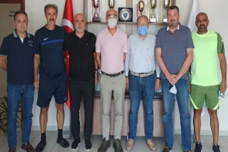 Hikmet Karaman'dan Karacabey Belediyespor'a ziyaret