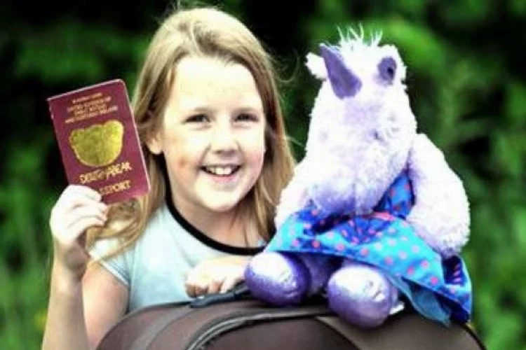 Oyuncak ayısının pasaportuyla Türkiye'ye giriş yaptı