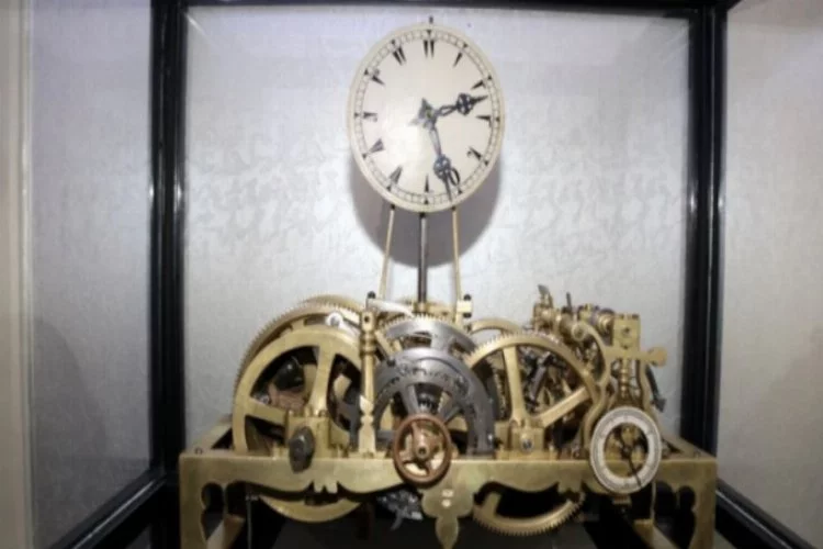 Bursa'da Osmanlı'nın döneminin en önemli saatinin bakımı yapıldı