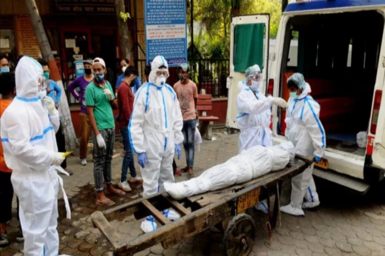 Hindistan'da günlük tespit edilen koronavirüs vakaları yükseldi
