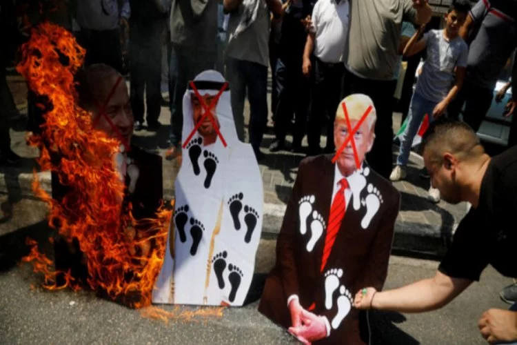 Birleşik Arap Emirlikler Veliaht Prensi'nin posterleri ateşe verildi
