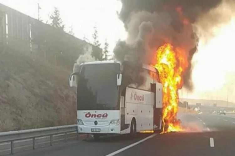 Yolcu otobüsü yandı, son anda kurtuldular!