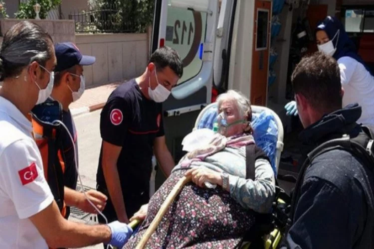 Yangında mahsur kalan yaşlı kadın kurtarıldı