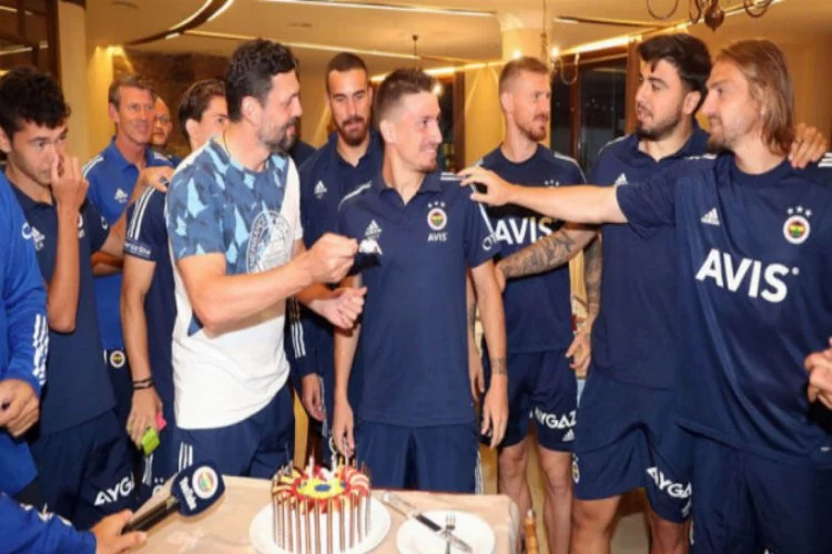 Fenerbahçe'de Mert Hakan Yandaş'ın doğum günü kutlandı