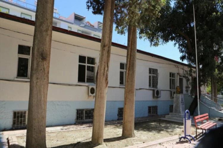 Eski okul ve sağlık ocağı binaları onarılıyor